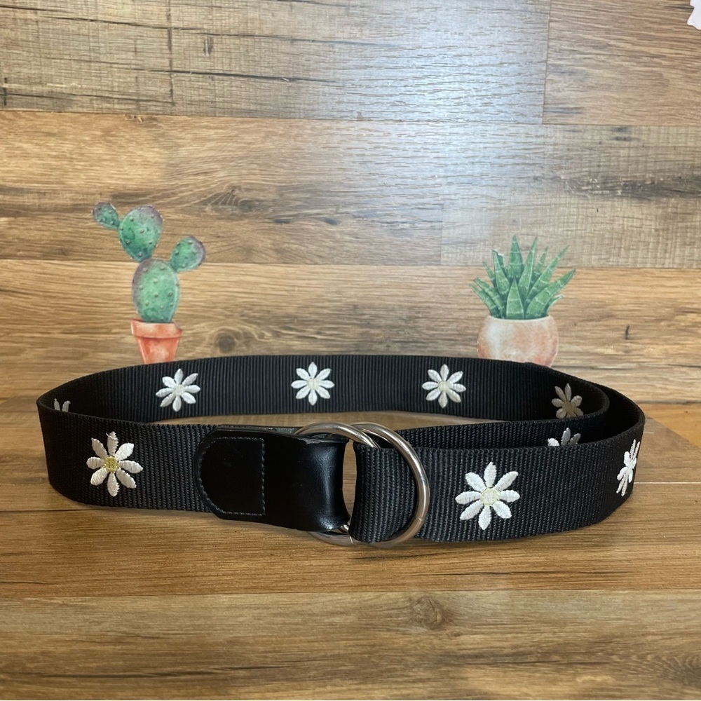 Women’s flower embroidered black belt medium boho Y2K